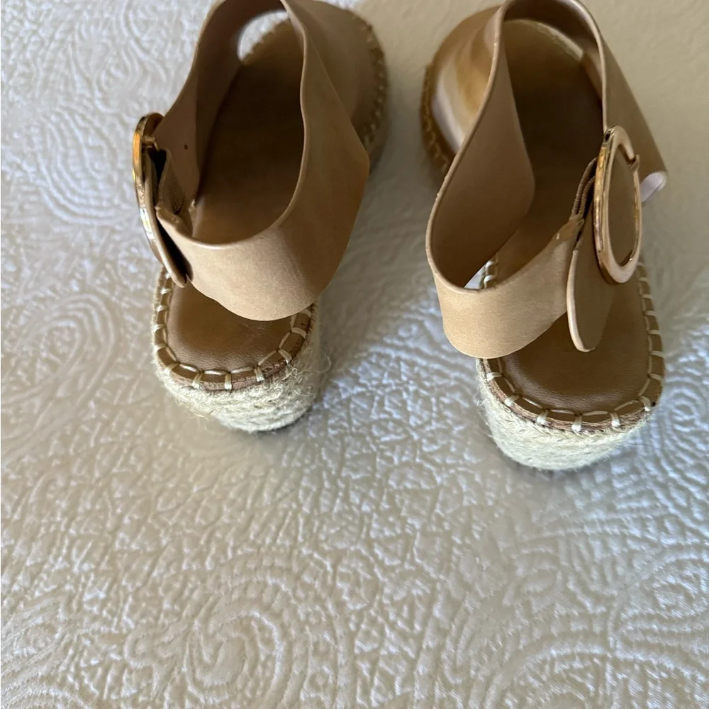 Catherine Malandrino Tan Slingback Wedge❗️ - Picture 4 of 11